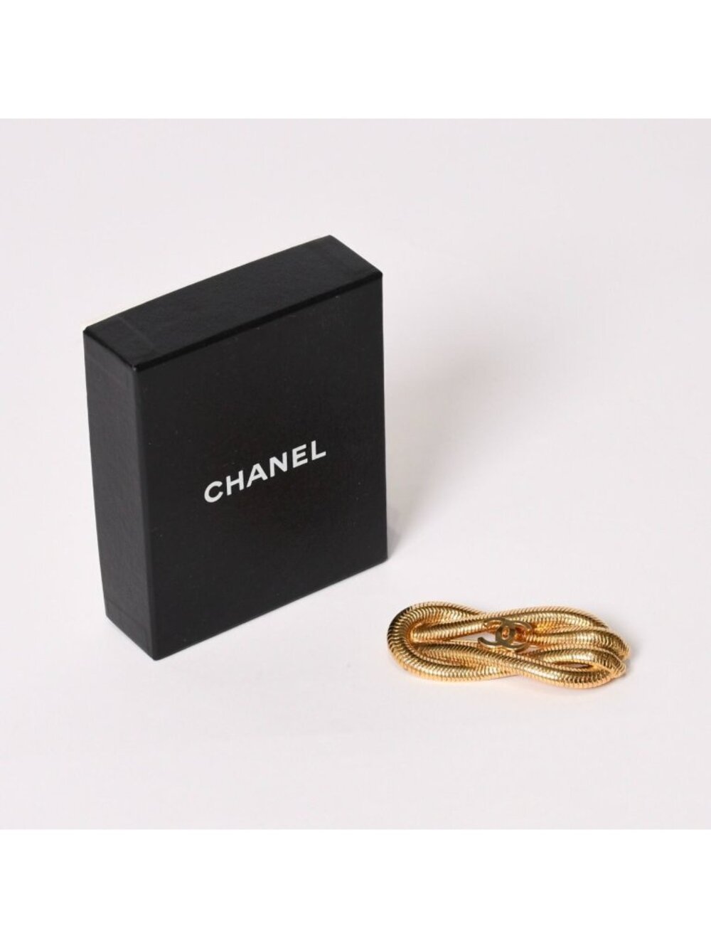 Chanel CC Logo Brooch 97 Metal Gold Rope Motif